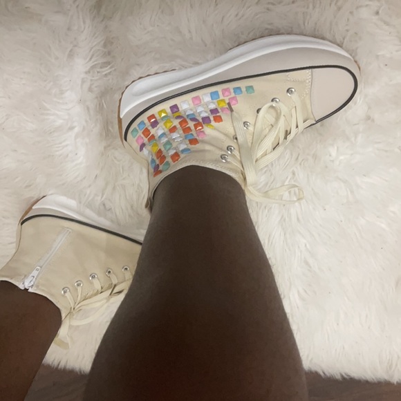 Summer high tops with colorful studs..cute 🥰 shoe - Picture 6 of 7